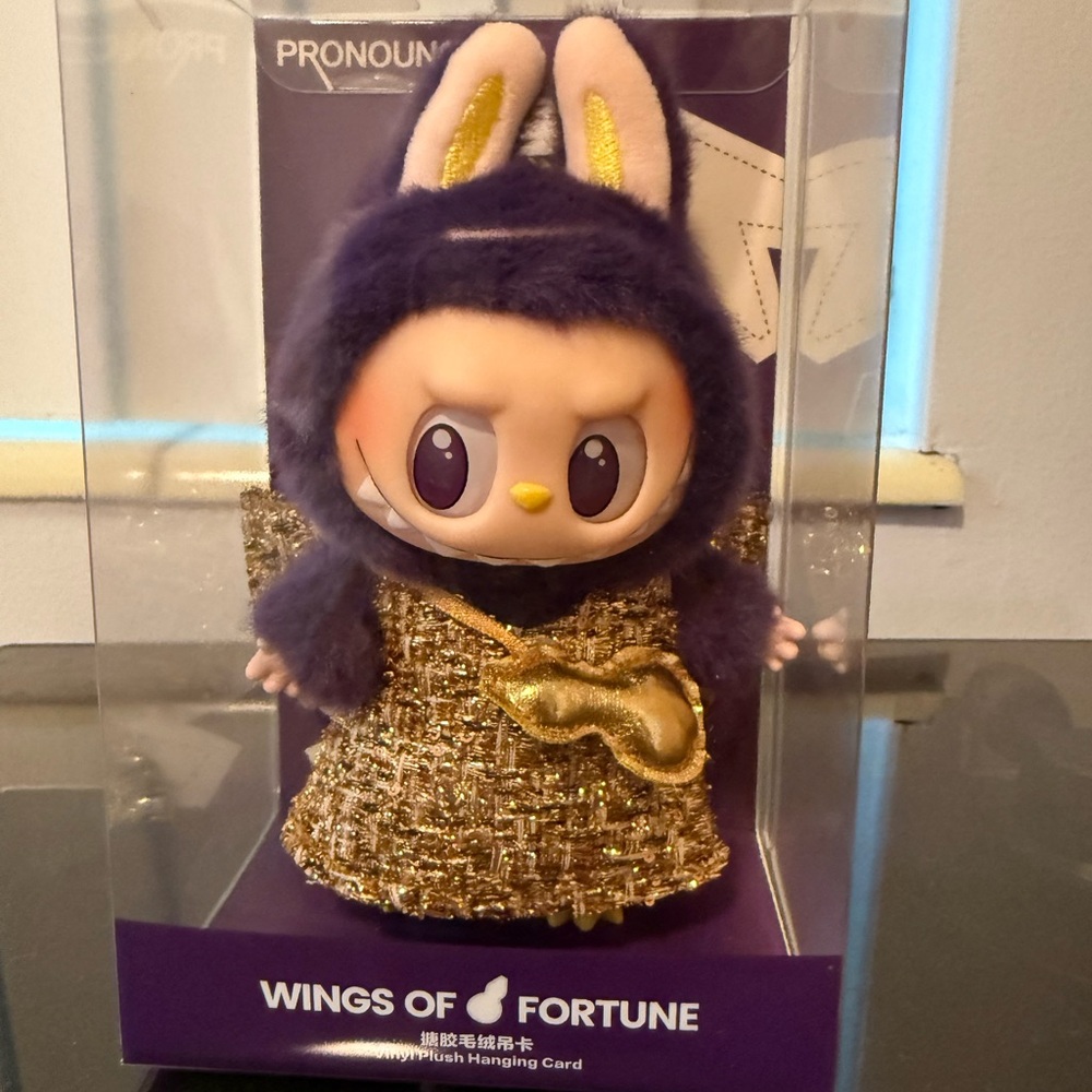 AUTHENTIC POPMART - LABUBUWings of Fortune